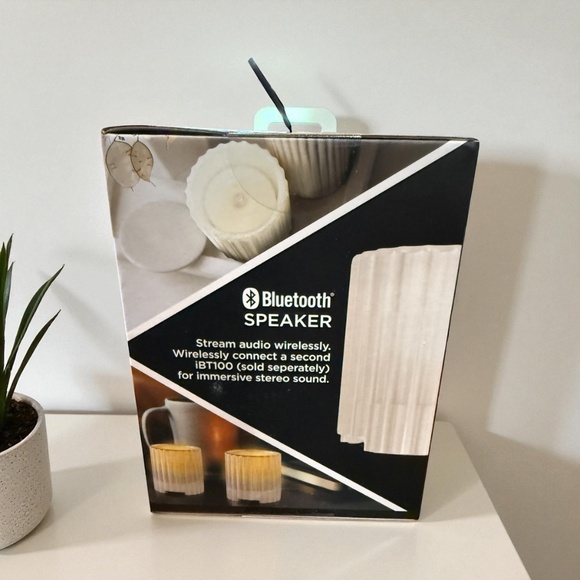 iHome Flameless Candle w/Bluetooth Speaker, LED Candle - WHITE - Picture 3 of 4